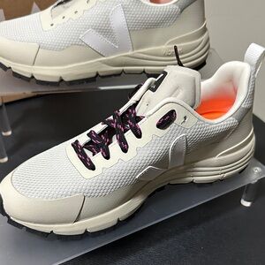 Veja WOMEN'S DEKKAN ALVEOMESH NATURAL‎ WHITE